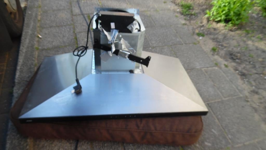 atag afzuigkap ws90211pm uit 2021 nieuwprijs was  850 euro, Gebruikt, Wandschouwkap, Ophalen of Verzenden, Vrijstaand