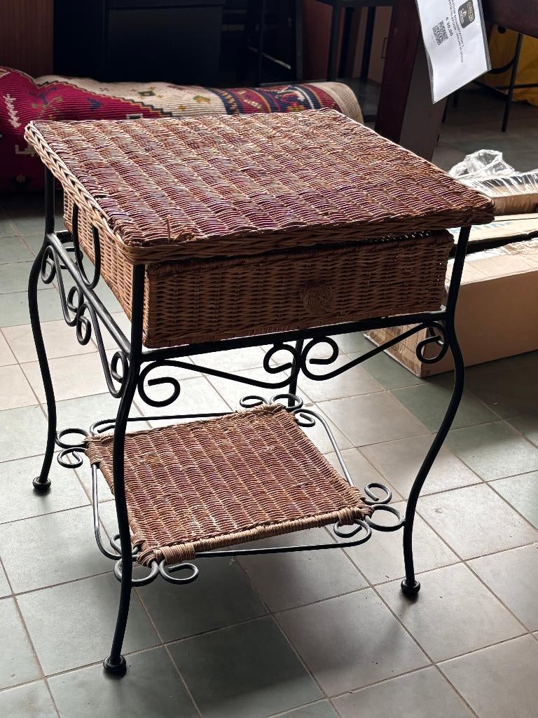 Rieten Bijzettafel Vintage Metaal Bruin Zwart, Overige materialen, Minder dan 55 cm, Gebruikt, Ophalen