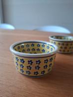 Twee geel/blauwe schaaltjes Bunzlau castle, Pools aardewerk, Keramiek, Ophalen of Verzenden, Overige stijlen, Schaal of Schalen
