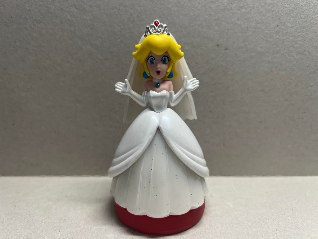 Amiibo Super Mario Peach - Wedding Outfit, Spelcomputers en Games, Games | Nintendo Switch, Zo goed als nieuw, Avontuur en Actie