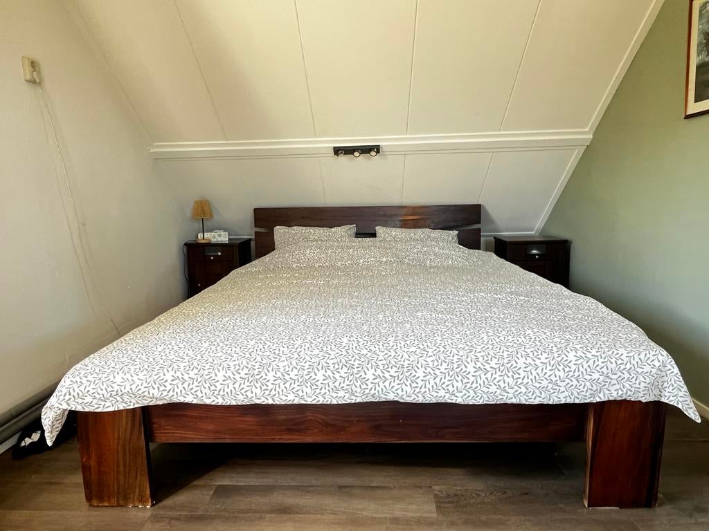 Teakhouten bed 160x210 cm met matras en lattenbodems, Huis en Inrichting, Slaapkamer | Bedden, Ophalen, Gebruikt, Bruin, 210 cm