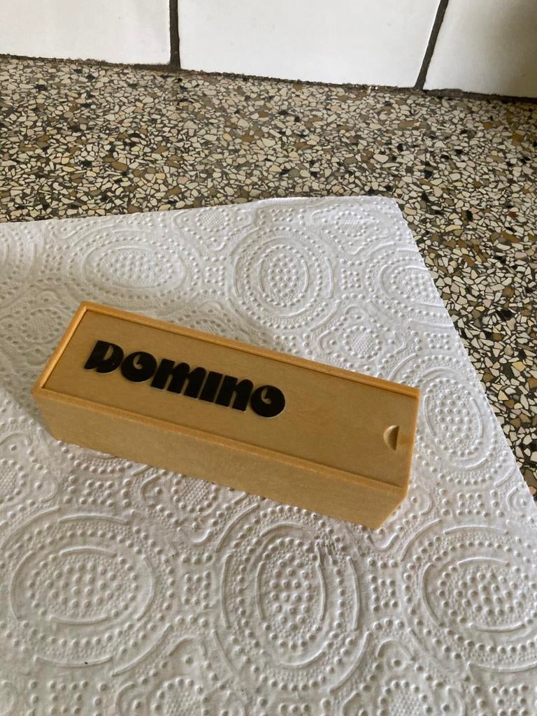 Klein domino, Ophalen of Verzenden, Zo goed als nieuw