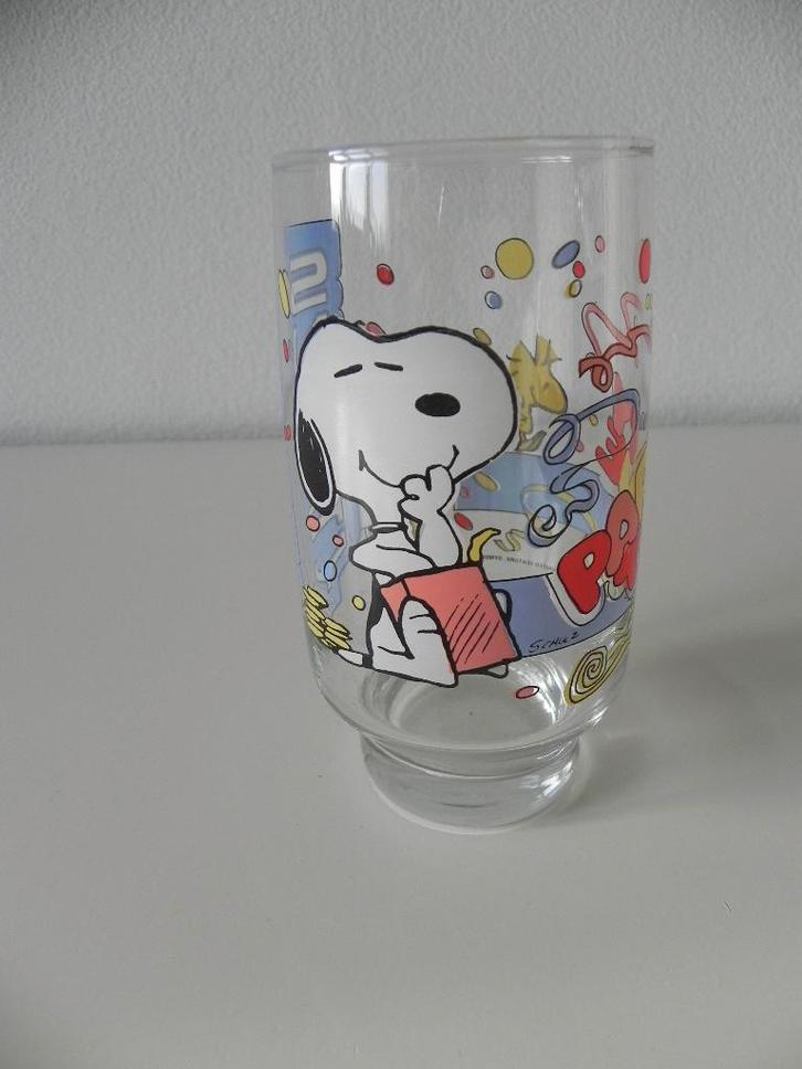 Snoopy glas Party time 1958, 1965 United Feature Syndicate, Verzamelen, Stripfiguren, Zo goed als nieuw, Gebruiksvoorwerp, Snoopy