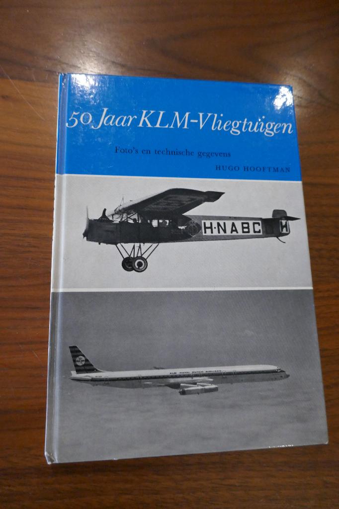 50 jaar KLM vliegtuigen door Hugo Hooftman, Ophalen of Verzenden, Zo goed als nieuw, Hugo Hooftman, Vliegtuig
