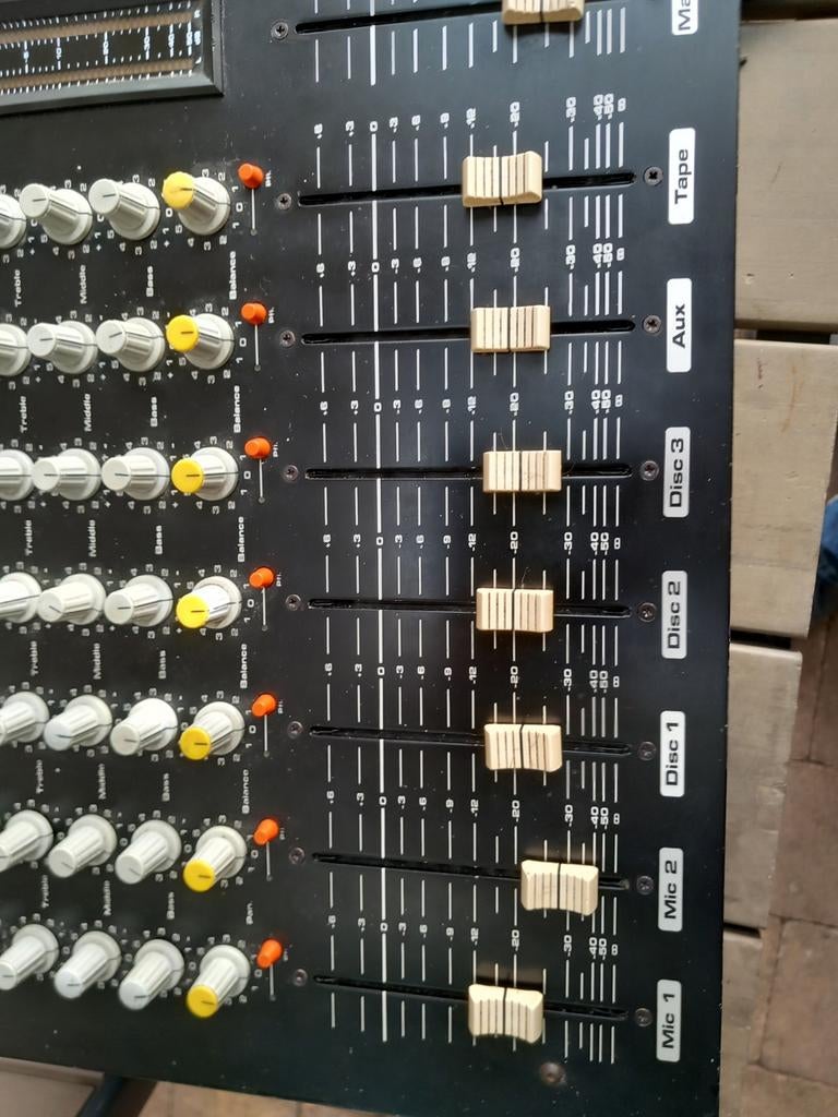 Dateq 7.2 Mengpaneel - Professionele DJ Mixer, Ophalen of Verzenden, Gebruikt, 5 tot 10 kanalen, Microfooningang