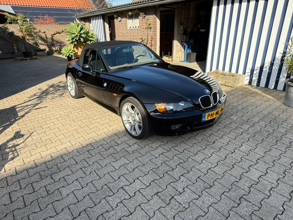BMW Z3 1.9 103KW 1996 Zwart, Auto's, Achterwielaandrijving, Zwart, 4 cilinders, Cabriolet