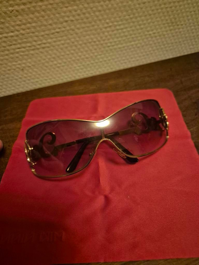 D&G Zonnebril - Stijlvol en Uniek Design, Sieraden, Tassen en Uiterlijk, Zonnebrillen en Brillen | Dames, Gebruikt, Zonnebril