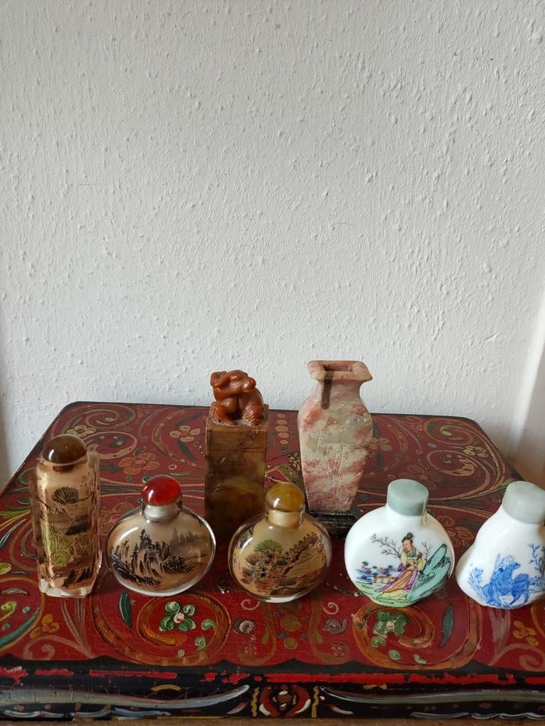 5 mooie vintage Chinese snuifflesjes en 2 beeldjes, Verzenden