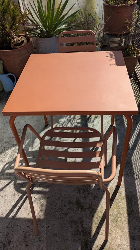 Metalen oranje tafel en stoeltjes, Tuin en Terras, Tuinsets en Loungesets, Overige materialen, Gebruikt, Tuinset, Eettafel