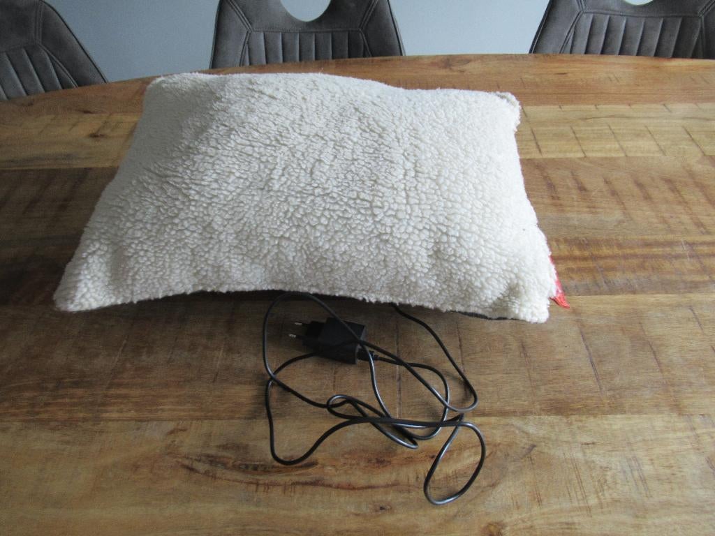 Stoov Verwarmd Kussen 55x40 Schapenwol met oplader, Huis en Inrichting, Woonaccessoires | Kussens, Ophalen of Verzenden, Zo goed als nieuw