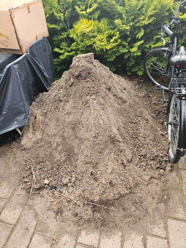 Gratis afhalen: CA. 1 kuub ophoogzand (natgeregend), Tuin en Terras, Zand, Ophoogzand, Ophalen