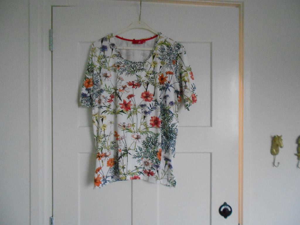 Lea H shirt Off white met een leuke, frisse print, maat 46., Kleding | Dames, Wit, Ophalen of Verzenden, Zo goed als nieuw, Korte mouw