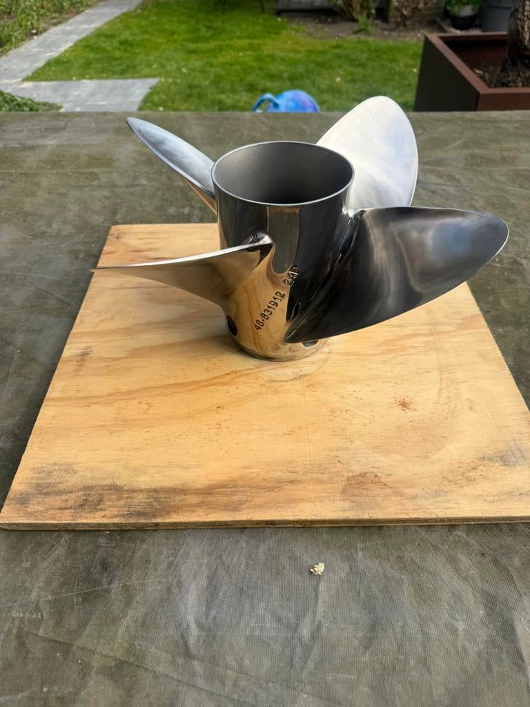 Mercury racing Bravo1 FS 24P, Watersport en Boten, Bootonderdelen, Ophalen of Verzenden, Zo goed als nieuw, Motor en Techniek