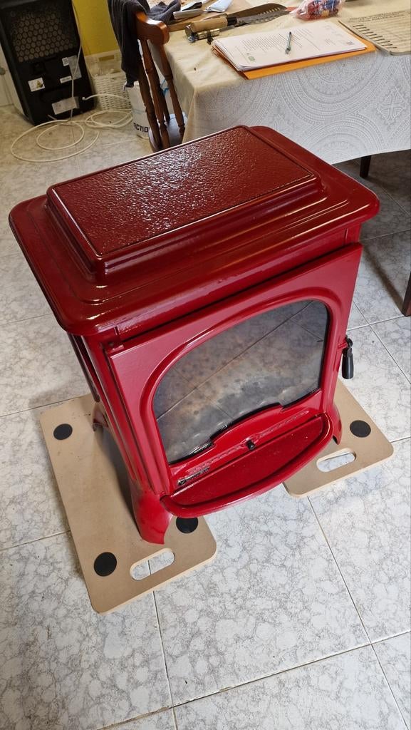 Prachtige Rode Emaille  Invicta Seville Houtkachel (7kW), Ophalen, Houtkachel, Zo goed als nieuw, Vrijstaand