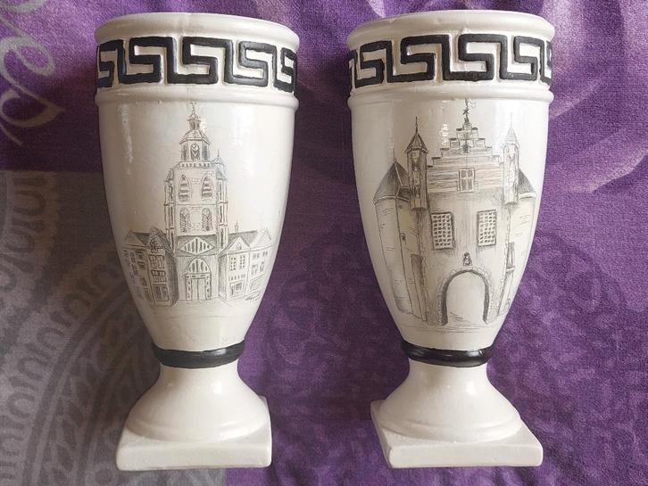 Vaas Gevangenenpoort & Vaas Peperbus / Bergen op Zoom, Huis en Inrichting, Woonaccessoires | Vazen, Zo goed als nieuw, Wit, Minder dan 50 cm