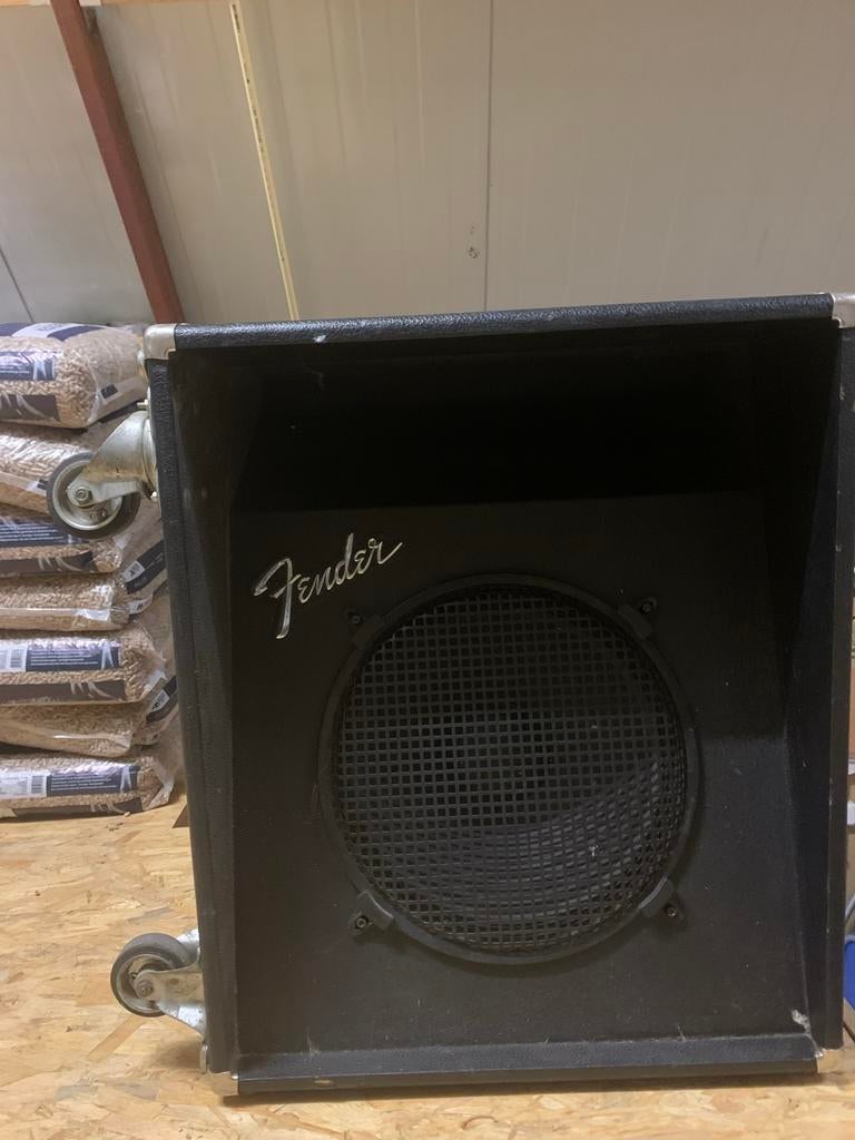 Fender Bass cabinet met Eminence speaker, Ophalen, Gebruikt, Basgitaar, 100 watt of meer