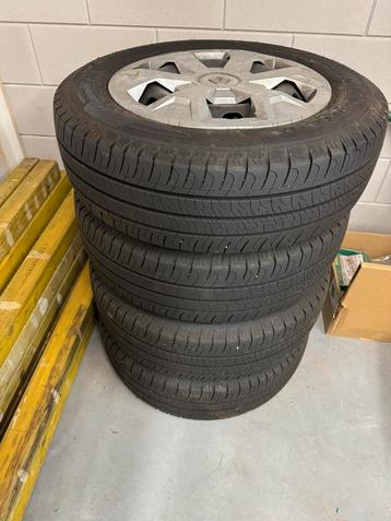 4 nieuwe zomerbanden met velg. 205/65/r16c beschikbaar voor biedingen