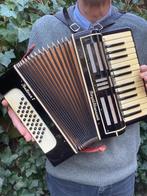 Accordeon, Muziek en Instrumenten, Accordeons, Gebruikt, 32-bas, Toetsaccordeon, Met riemen