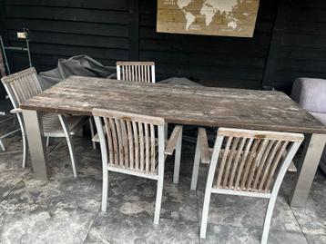 Houten tuinset met 4 stoelen beschikbaar voor biedingen