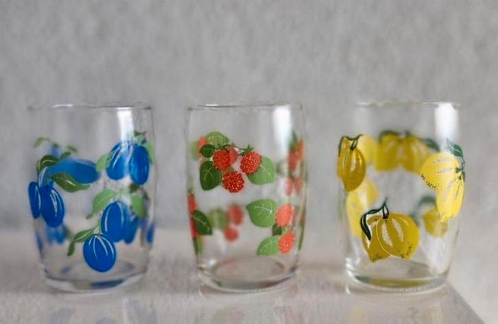 Drie Fruit glaasjes, Verzamelen, Glas en Borrelglaasjes, Zo goed als nieuw, Borrel- of Shotglas, Ophalen of Verzenden