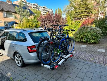 TE HUUR Fietsendrager voor 3 of 4 fietsen. beschikbaar voor biedingen