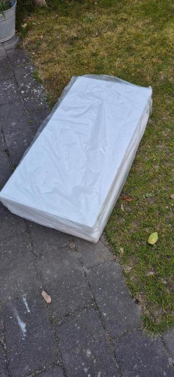3 platen isolatiemateriaal  beschikbaar voor biedingen