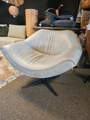 Draai fauteuil "William" het-anker africa leder opruiming beschikbaar voor biedingen