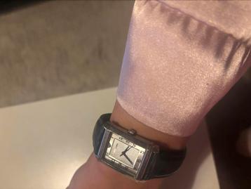 Armani horloge met zwart leren bandje beschikbaar voor biedingen