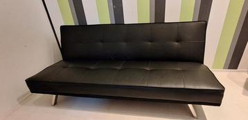Zwarte zitbank/ slaapbank beschikbaar voor biedingen