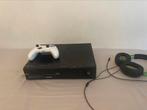 Xbox one , with controller and turtle beach headset, Spelcomputers en Games, Spelcomputers | Xbox | Accessoires, Ophalen of Verzenden