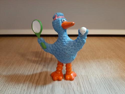 Sesamstraat Pino poppetje tennis 9 cm, Verzamelen, Poppetjes en Figuurtjes, Ophalen of Verzenden
