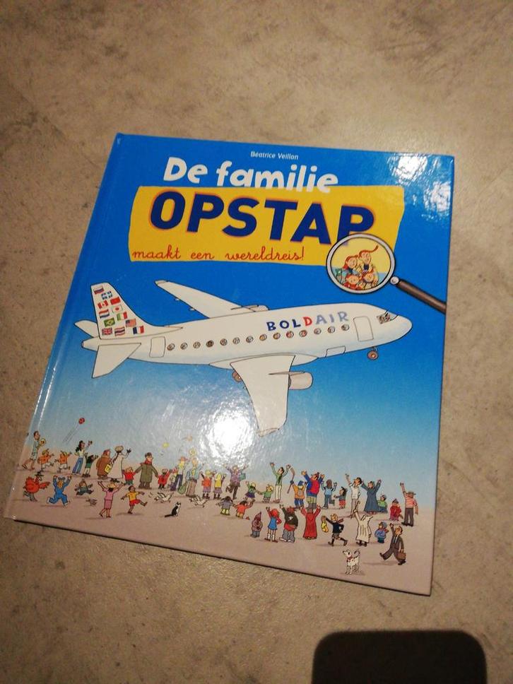 Béatrice Veillon - De familie Opstap maakt een wereldreis, Boeken, Prentenboeken en Plaatjesalbums, Zo goed als nieuw, Ophalen of Verzenden