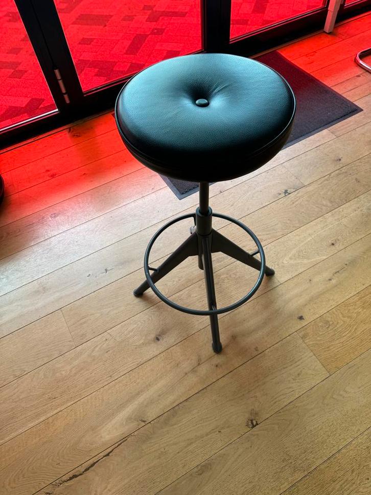 IKEA Trollberget Kruk - Zwart Leer - Zo Goed Als Nieuw, Huis en Inrichting, Barkrukken, Zo goed als nieuw, 60 tot 90 cm, Leer