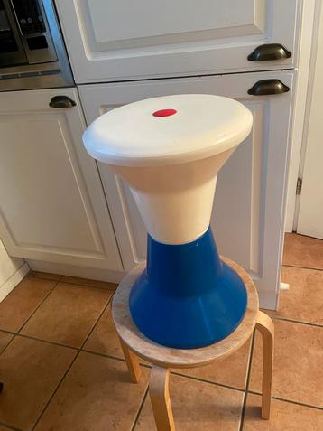 Unieke Design Kruk vintage- Blauw & Wit beschikbaar voor biedingen