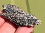 Zwarte Kyaniet waaier ruw mineralen, Verzamelen, Mineralen en Fossielen, Ophalen of Verzenden, Mineraal