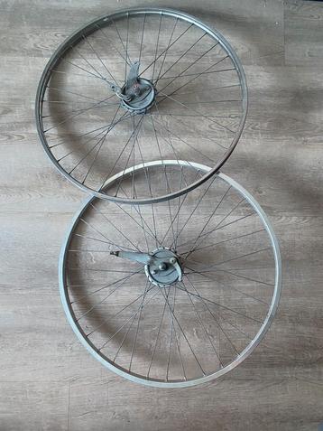 28’’ bike front wheels and tires beschikbaar voor biedingen