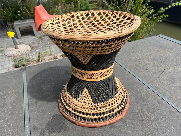 Afrikaans krukje vintage, Huis en Inrichting, Krukjes, Zo goed als nieuw, Hout, Ophalen