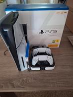 Playstation 5 Slim dics versie. 2 controleren en o.a Fifa25, Ophalen of Verzenden, Zo goed als nieuw