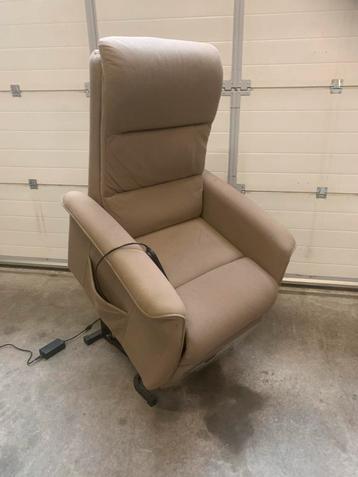 Comfortabele Relaxfauteuil beschikbaar voor biedingen