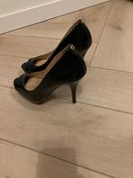 Guess peeptoe pumps zwart maat 38, Ophalen of Verzenden, Zo goed als nieuw, Zwart