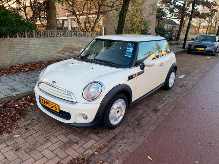 Mini (R56) 1.6 75pk 2011 Beige, Auto's, Mini, Particulier, One, ABS, Airbags, Airconditioning, Alarm, Centrale vergrendeling, Climate control