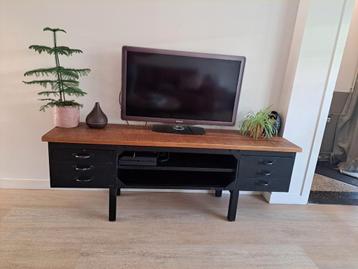 Industrieel tv meubel