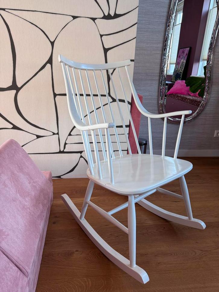 Retro Schommelstoel - Design Klassieker, Huis en Inrichting, Stoelen, Gebruikt, Eén, Hout, Wit, Ophalen