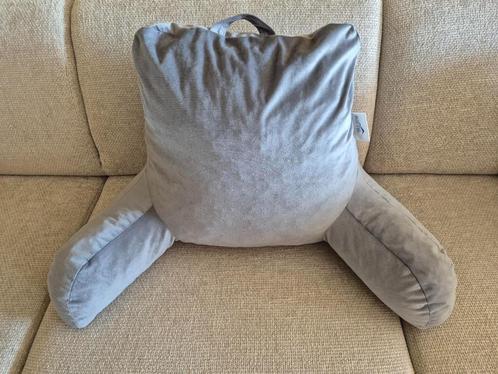 Ergonomisch leeskussen voor bed of bank, Huis en Inrichting, Woonaccessoires | Kussens, Gebruikt, Grijs, Overige vormen, Ophalen of Verzenden