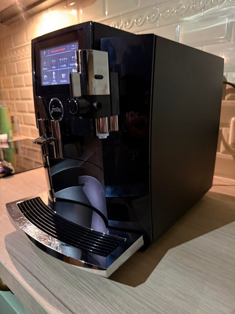 Jura S8 (EA) 2021 piano black,  nieuwstaat met garantie