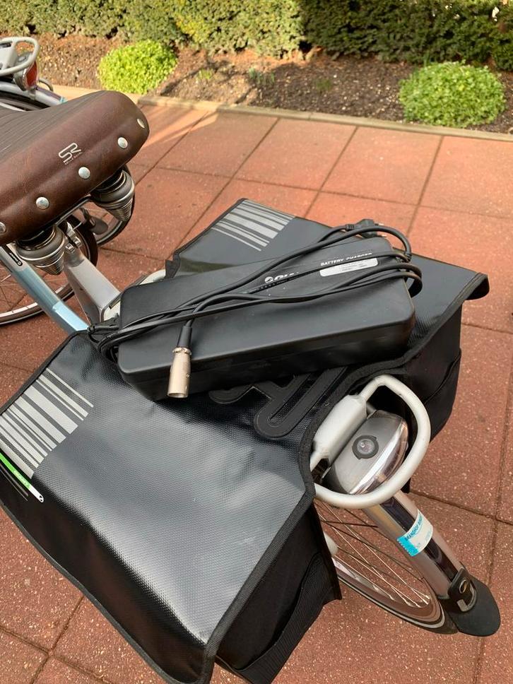 Twee Giant E-bikes, Frame 57, Goede Staat! Per stuk : €550,, Fietsen en Brommers, Elektrische fietsen, Gebruikt, Giant, 55 tot 59 cm