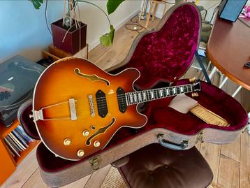 Eastman T64 hollowbody gitaar + koffer beschikbaar voor biedingen