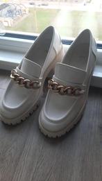 Zara Loafer Cream with Gold Cuban Chain, Ophalen of Verzenden, Zo goed als nieuw, Zara, Instappers