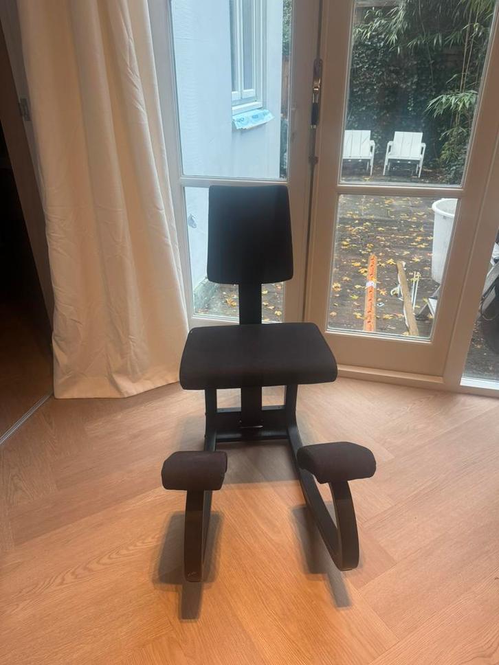 Stokke Varier plus kniestoel, Huis en Inrichting, Bureaustoelen, Zo goed als nieuw, Zwart, Ophalen