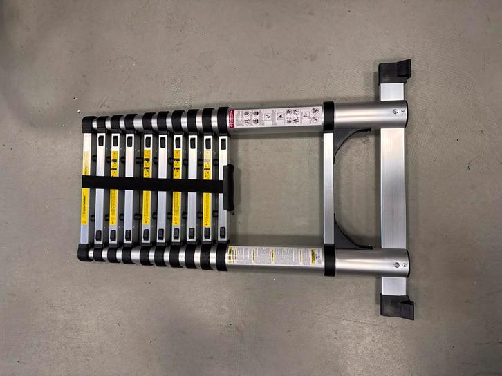 Inschuifbare Ladder - Compact en Handig!, Doe-het-zelf en Verbouw, Ladders en Trappen, Zo goed als nieuw, Ladder, 2 tot 4 meter